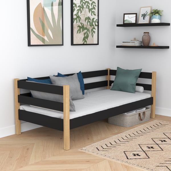 Łóżko sofa czarno-dębowy – boczna bariera drewniane, bezpieczeństwo dla dzieci